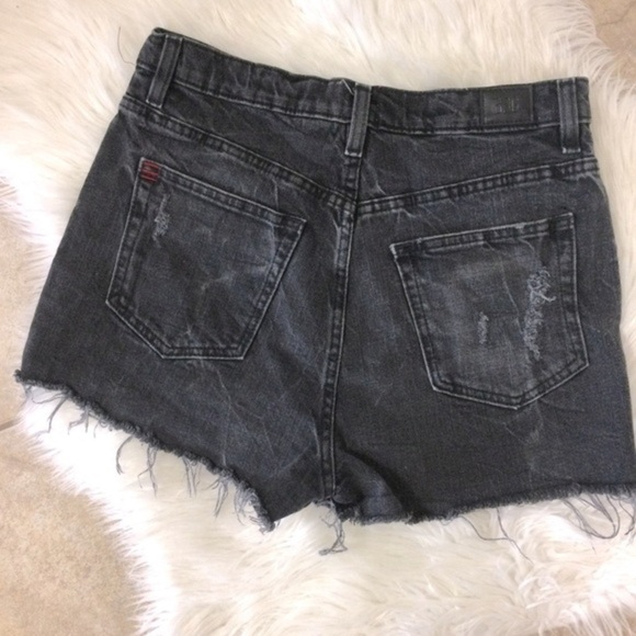 BDG Girlfriend High Rise Black Raw Edge Distressed Denim Jean Shorts Size 30 - Picture 5 of 13